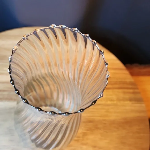 The Crystal Collection 7 in Glass Vase w/ Swirl Pattern design in box Not Used - Picture 2 of 7